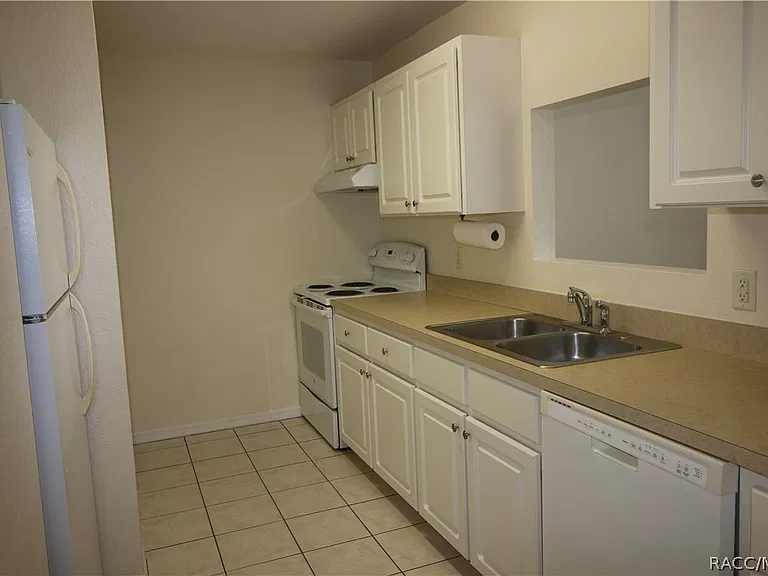 1950 NW 12th Ave #B — Photo 7