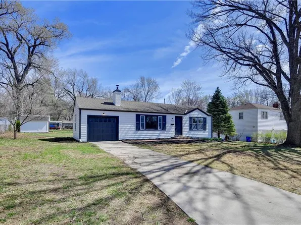 7641 Mackey St, Overland Park, KS 66204