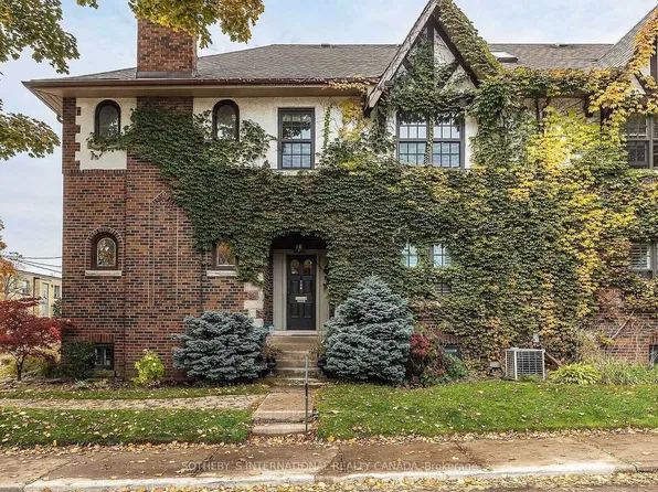 130 Highbourne Rd, Toronto, ON M5P 2J7