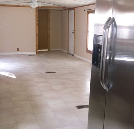 Kitchen/dining/living area