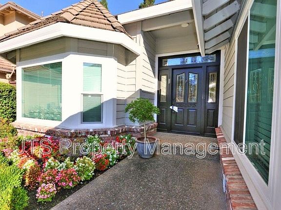 3rd image of 2696 Prestwick Dr