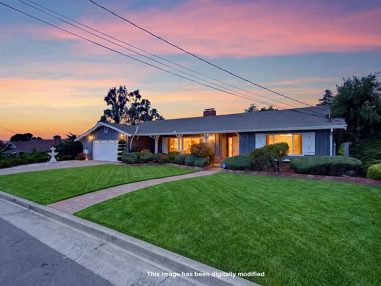 10420 Greenview Dr — Photo 2