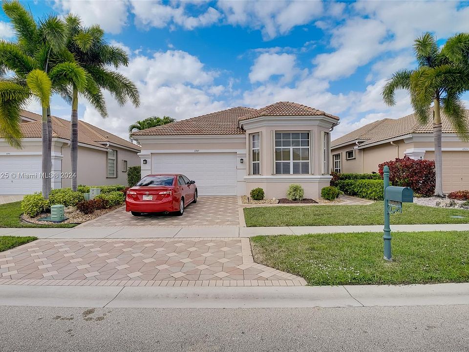 1st image of 6987 Fairway Lakes Dr