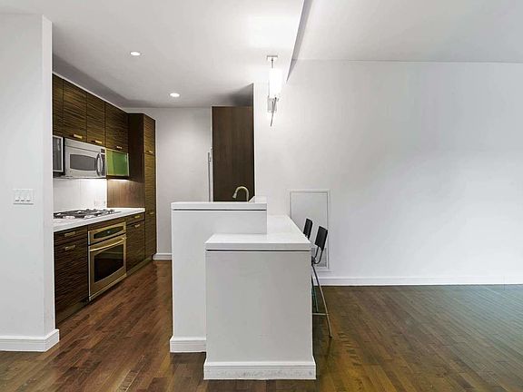 3rd image of 225 E 34th St APT 2F
