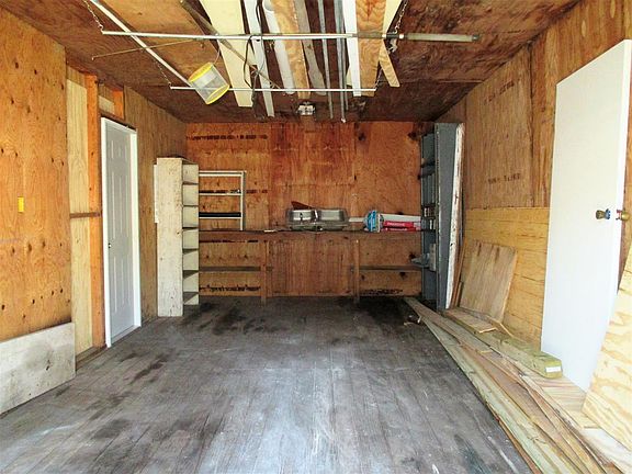 2nd image of 502 Beachwood Ln