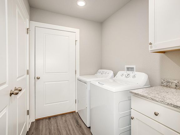5th image of 352 Mojave St