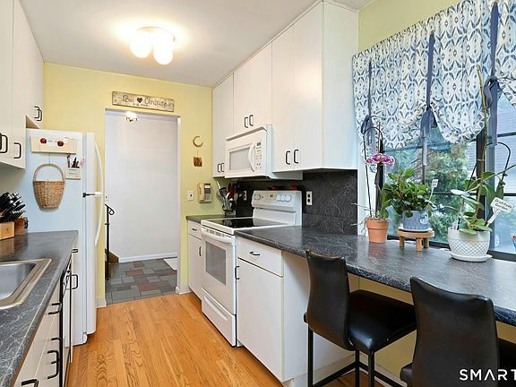5th image of 202 Soundview Avenue #10