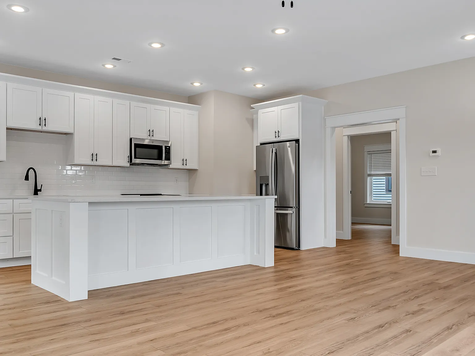 1200 N Woodburn Ave — Photo 2