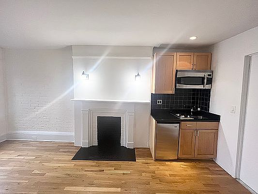 3rd image of 74 Charles St APT 5B