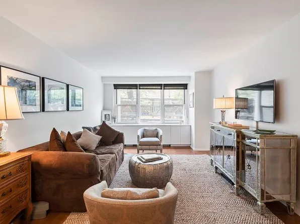 305 E 24th St APT 2F, New York, NY 10010