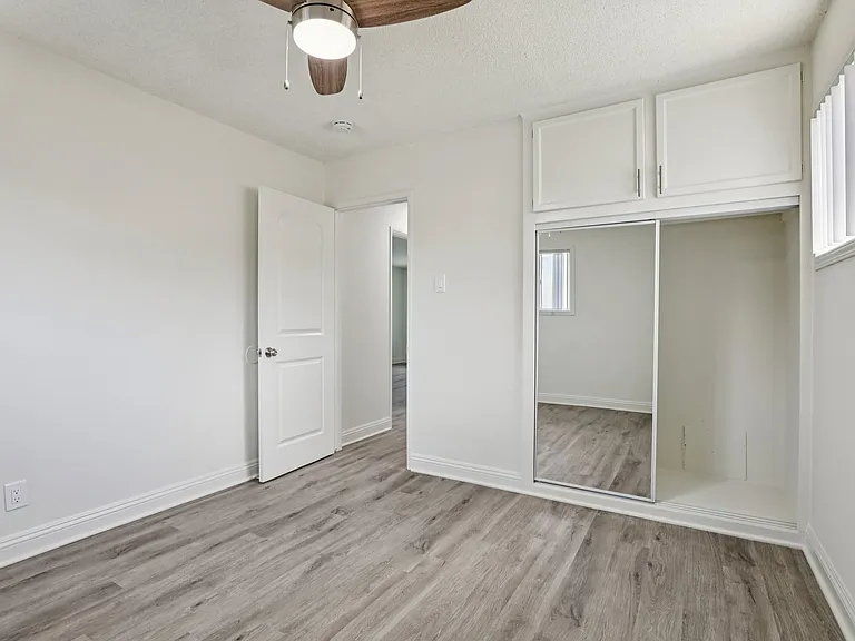 Mavis Plaza Apartments — Photo 13