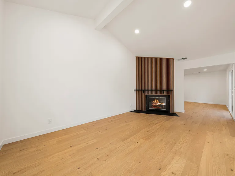 5550 E Knoll Dr — Photo 5