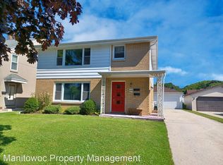 2216 La Follette Ave #A, Manitowoc, WI 54220