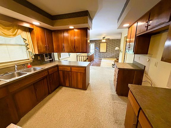 3rd image of 406 Wildflower Ln