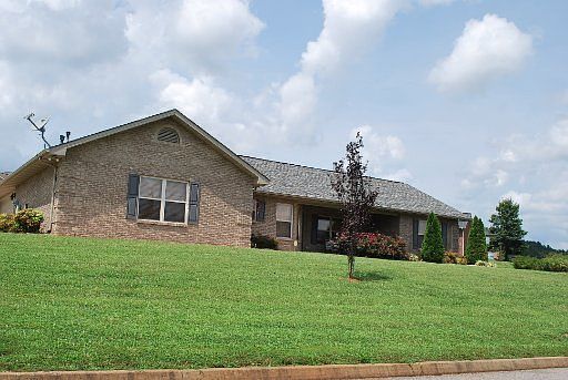 1st image of 604 Preston Ln