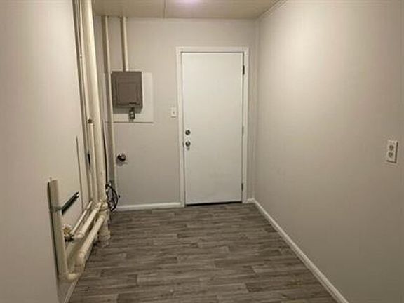5th image of 1104 Eastview Dr