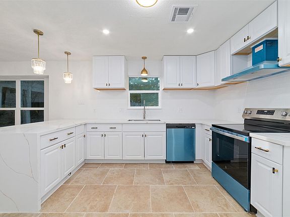 4th image of 8322 Oak Moss Dr