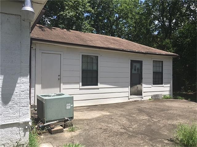2nd image of 1111 Evergreen Dr