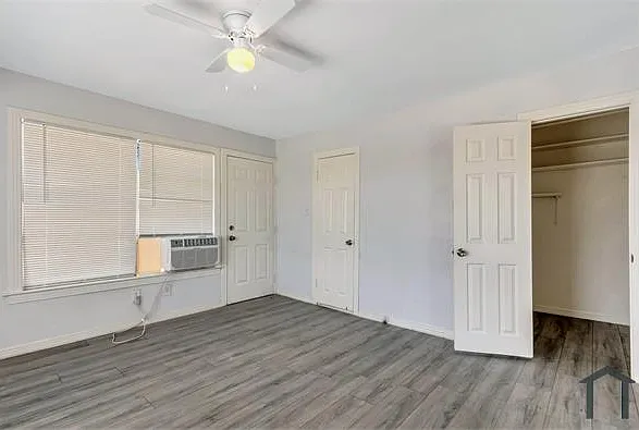 305 N Robinson St #C — Photo 36