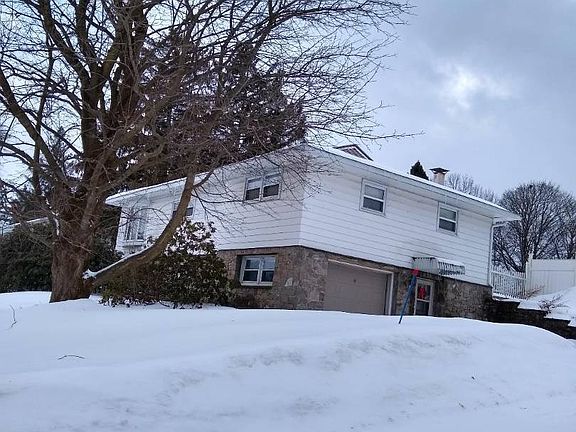 3rd image of 9 Thornwood Dr