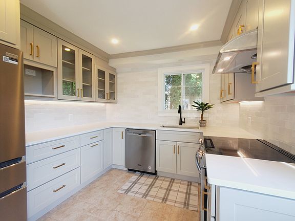 2nd image of 88 Dean St #2