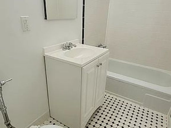 4th image of 350 W 85th St APT 21