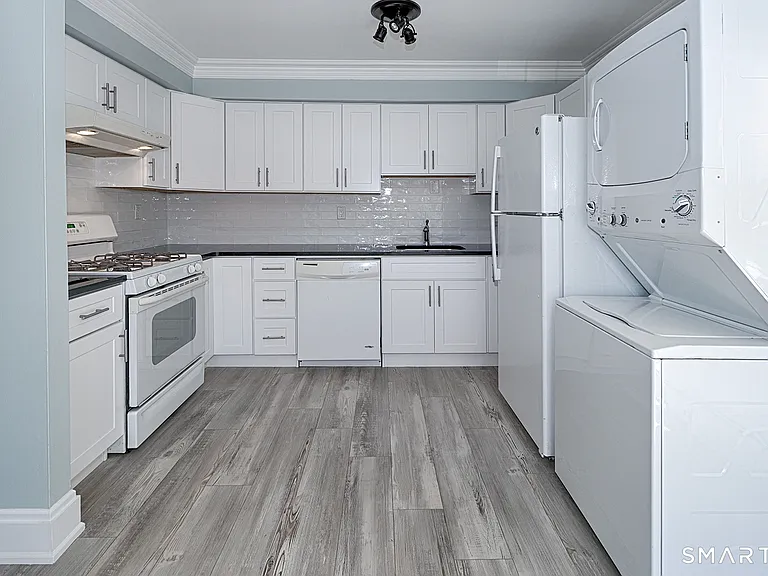 240 Sunnyridge Ave #121 — Photo 8