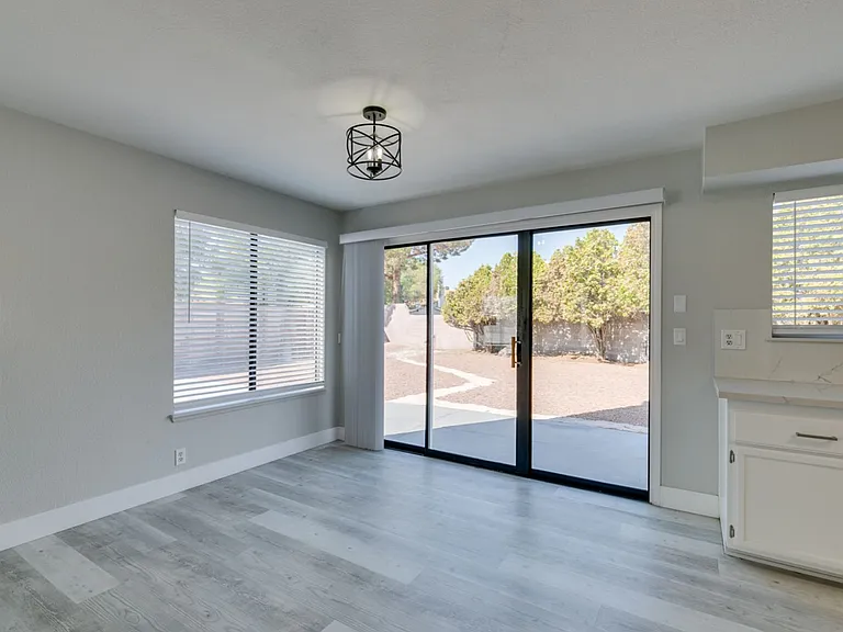 91 Trevor Dr — Photo 17