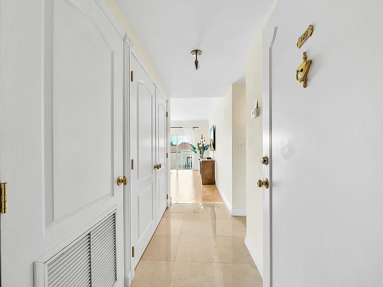 250 N Bradley Pl #402 — Photo 7