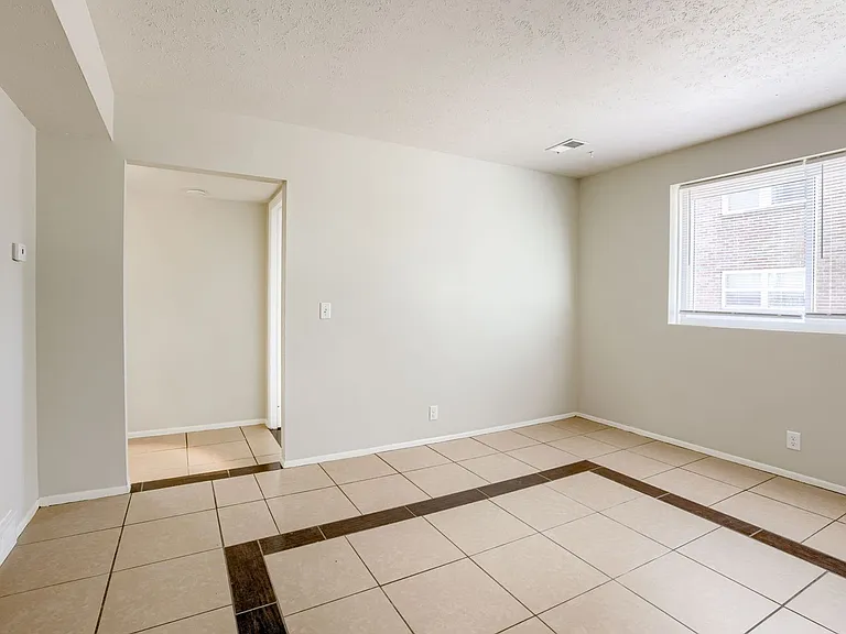 1330 S 30th Ave — Photo 4