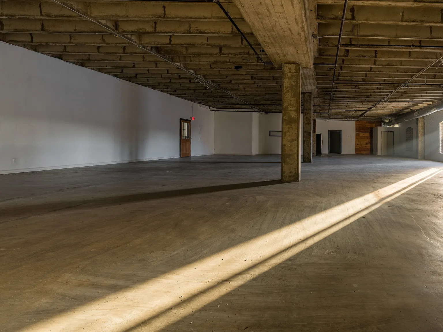 Studio, 3000 sqft, $4,950 — Photo 2