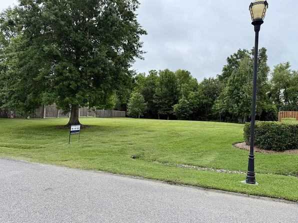 120 Green Trails Dr, Belle Chasse, LA 70037