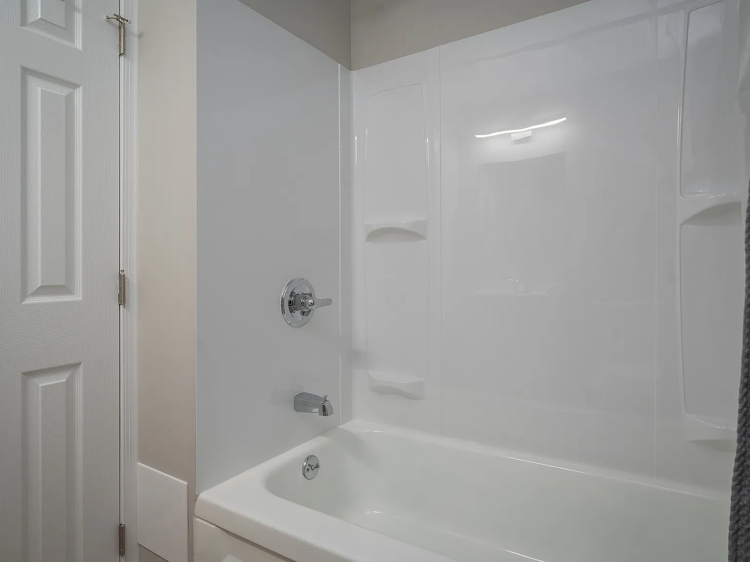 2 bed, $1,300 — Photo 3