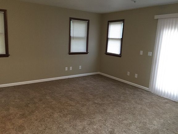 4th image of 676 Ravenna Cir