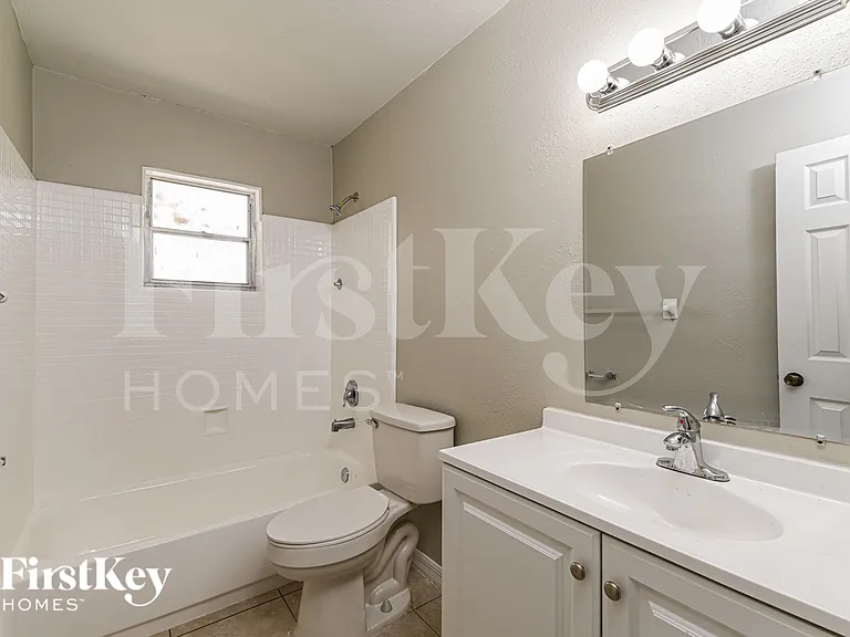 401 NE 15th Ave — Photo 12