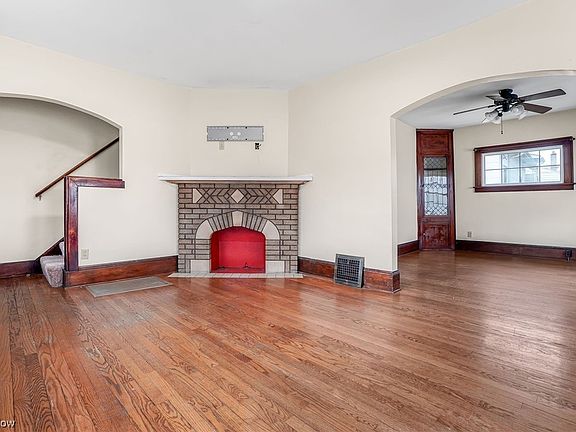 4th image of 22671 Seabrooke Ave