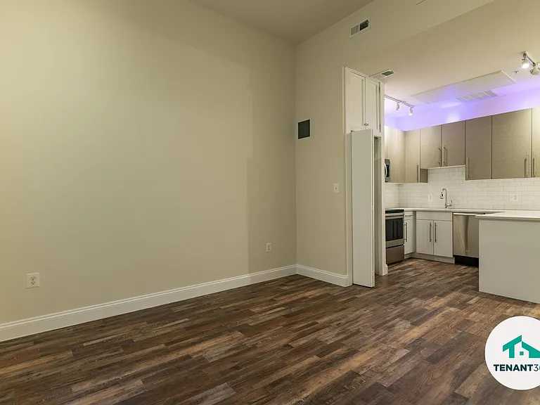 8 E Fayette St #403 — Photo 11
