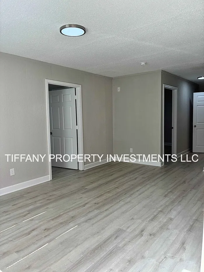 2 bed, 1.0 bath, $915 — Photo 3