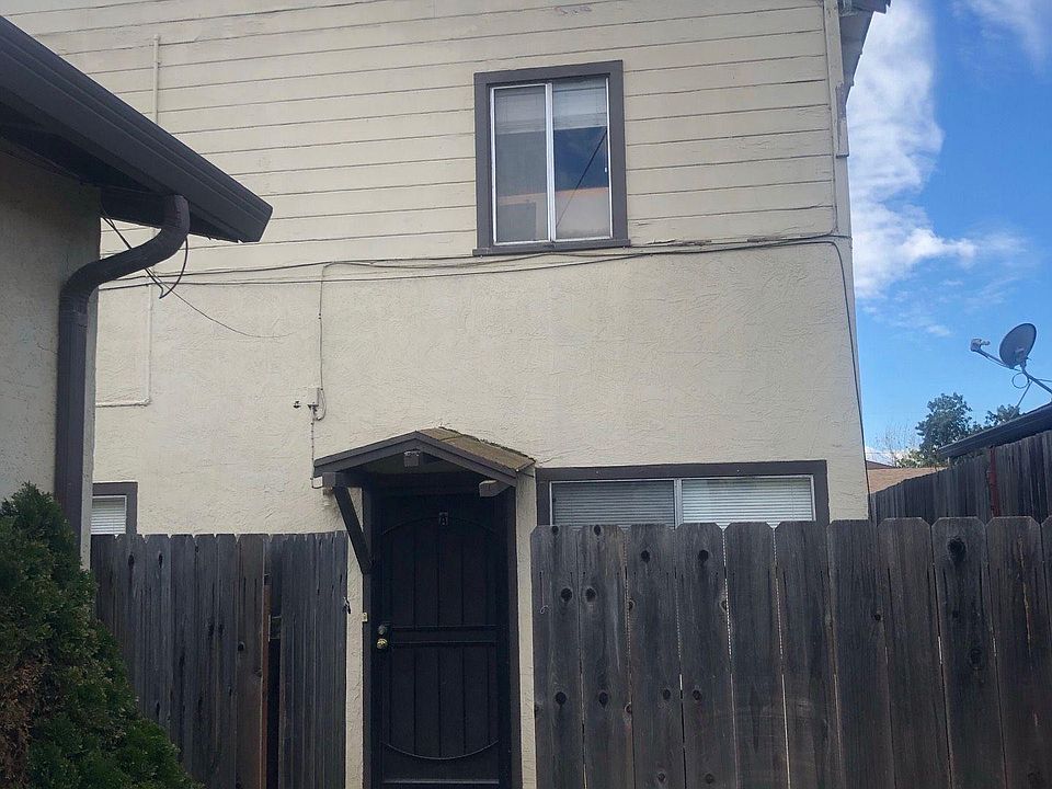1st image of 33619 6th St