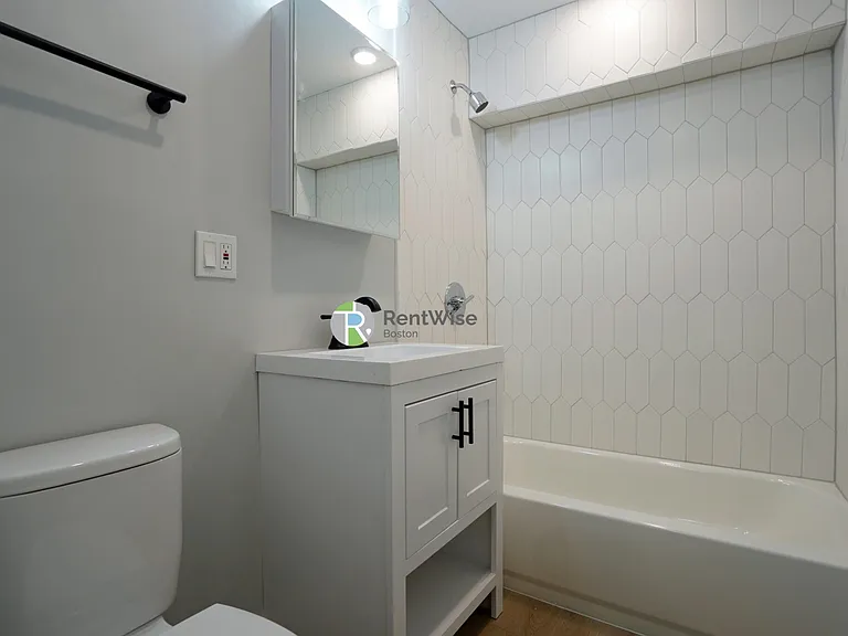 745 E 6th St #3 — Photo 9