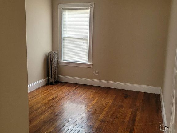 4th image of 905 Roosevelt Ave Floor 2