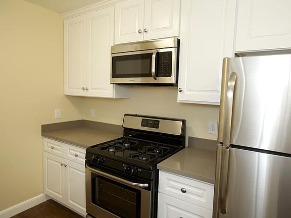 3rd image of 128 N Humboldt St APT 05