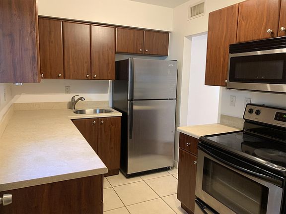 4th image of 2825 Sheridan Ave APT 6