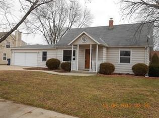 9820 S Veronica Dr, Oak Creek, WI 53154