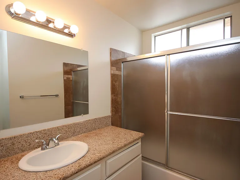 3010 Montrose Ave #28 — Photo 15