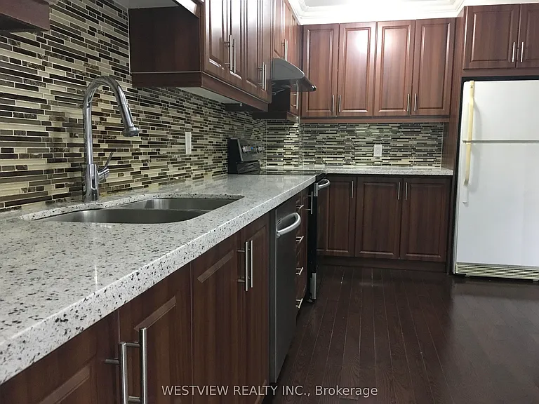 19 Coxworth Cres — Photo 9