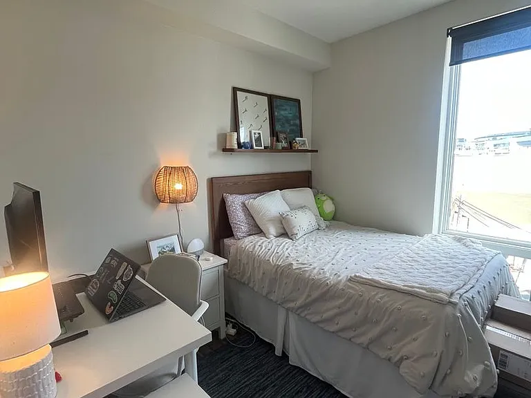 1045 W Cornelia — Photo 36