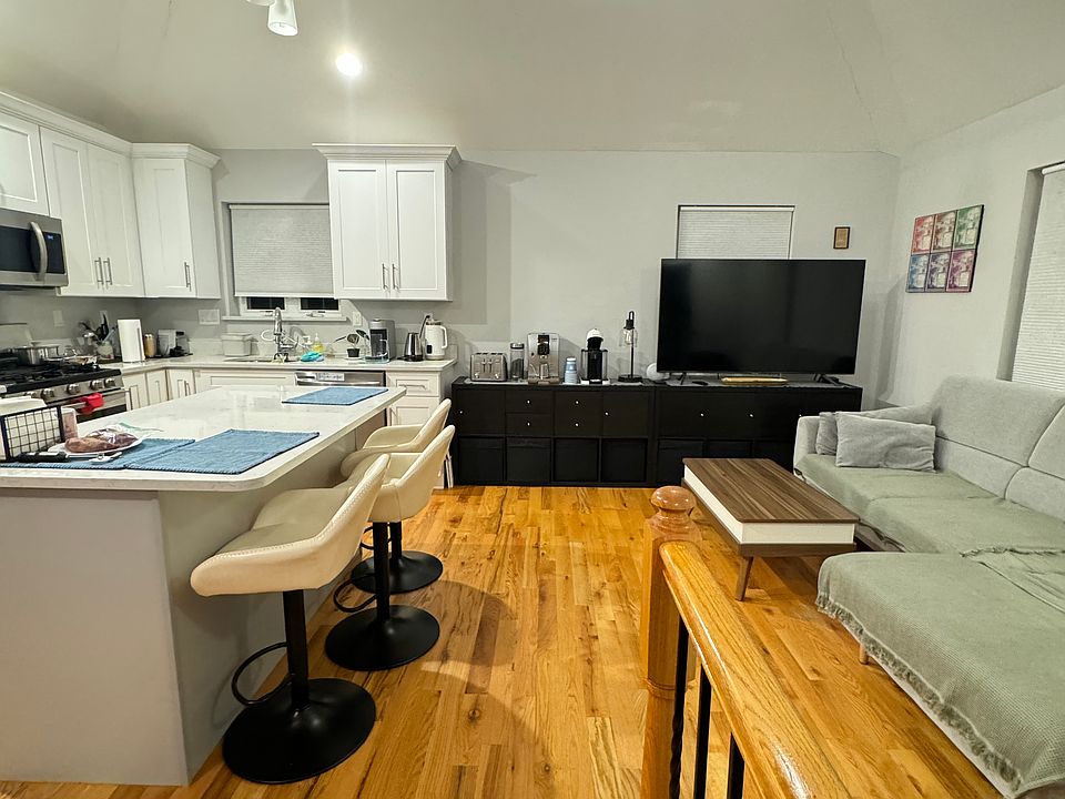 1st image of 31 Harvey St #2