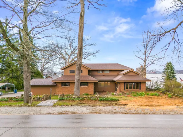 683 Waverly Rd, La Porte, IN 46350