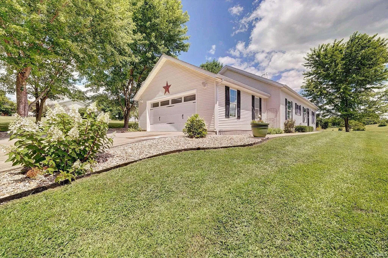 360 Anderson Rd photo 1